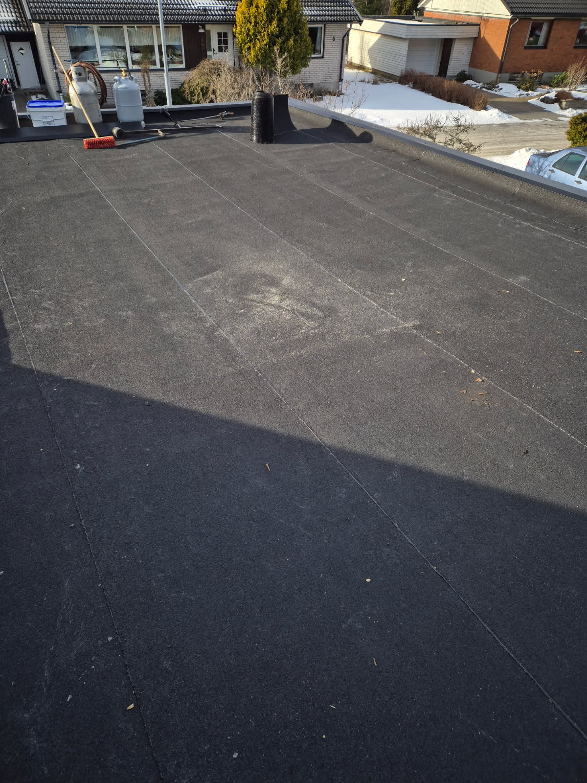 Takläggning av garagetak i Oxelösund.