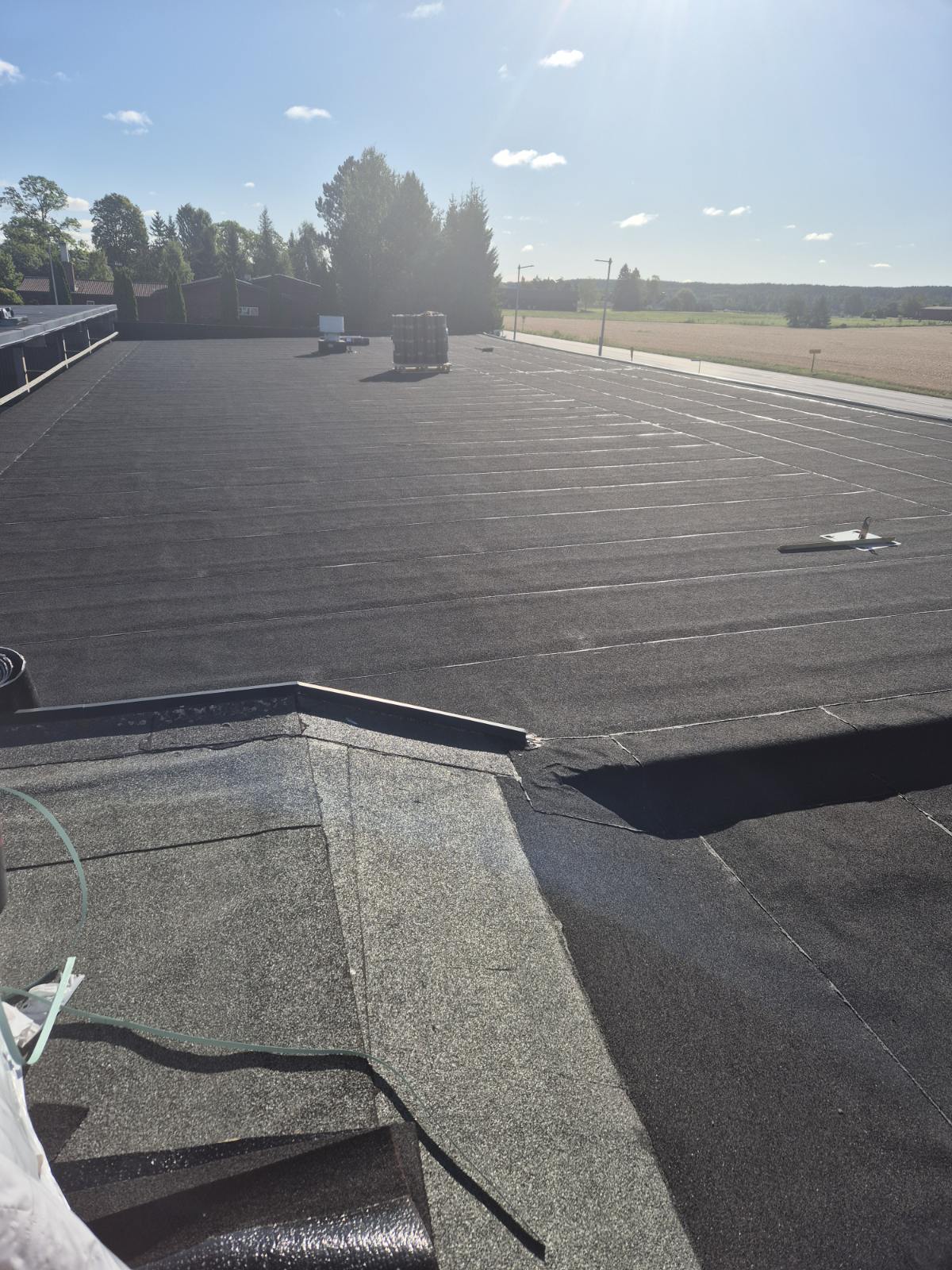 Takläggning av Globus i Nyköping.